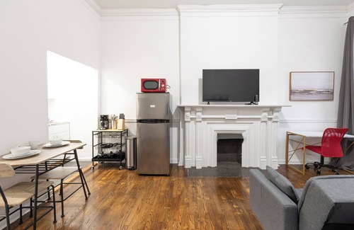 Midtown East Apartment | Studio for 2! Heart of Midtown!
