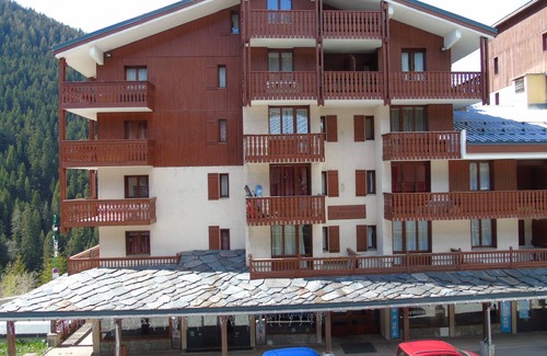 Valfrejus Apartment | Studio for 4 in Valfréjus with WiFi and parking near cable car