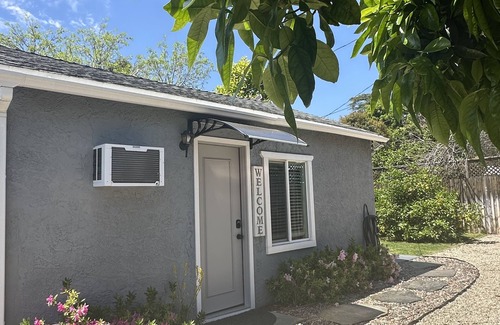 Van Nuys Apartment | Studio Guesthouse! Super Clean with Parking