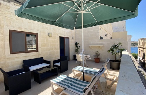 Sliema Apartment | Studio in a House with character