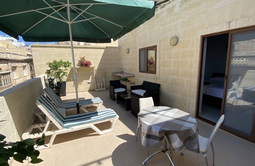 Sliema Apartment | Studio in a House with character