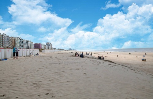 Oostduinkerke-Bad House | Studio in Belgium near Beach & Dunes