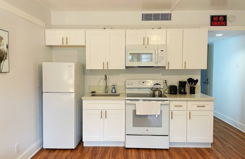 Hilo Condo | Studio in Hilo Center with Pool and Lake Views