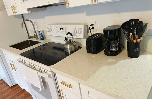 Hilo Condo | Studio in Hilo Center with Pool and Lake Views