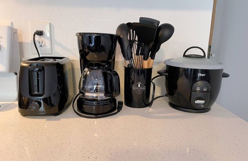 Hilo Condo | Studio in Hilo Center with Pool and Lake Views