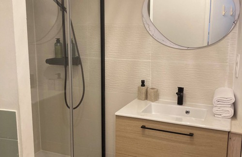 Cheille Apartment | Studio: Le nid charmant