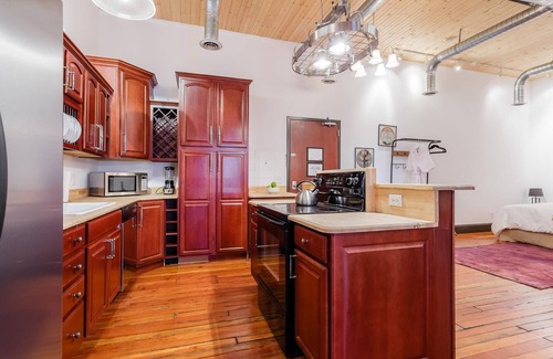Downtown Nashville Condo | *Studio Loft*Walk to Broadway*Printers Alley Lofts