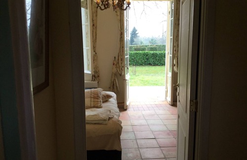 Saint-Pey-de-Castets Apartment | Studio Mayne for 2 people on Wine Estate Chateau Cadaulan