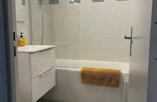 Neudorf Ouest Apartment | Studio Meublé Avec Balcon et Parking Schluthfeld