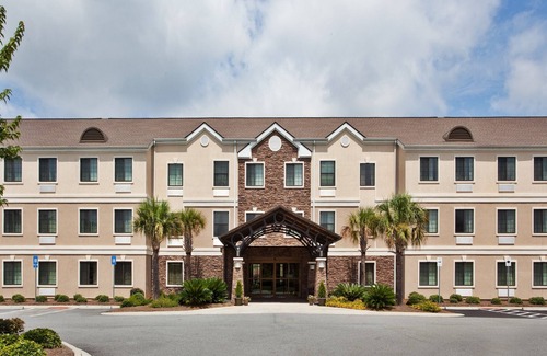 Eden Apartment | Studio Near the Savannah Airport | Seasonal Pool Access + Free Breakfast