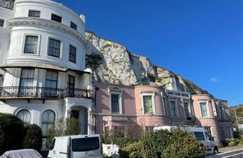 Dover Apartment | Studio next to port, cliffs, with parking