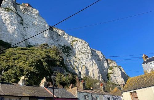 Dover Apartment | Studio next to port, cliffs, with parking