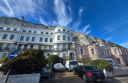 Dover Apartment | Studio next to port, cliffs, with parking