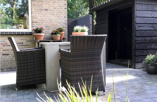 Bergen Apartment | Studio OAK, modern 2-p-residence with private garden, near village, sea and dune