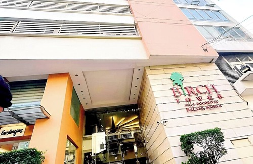 Ermita Night District Condo | Studio on 30th flr with Balcony | Stunning Overlooking City of Manila & Bay