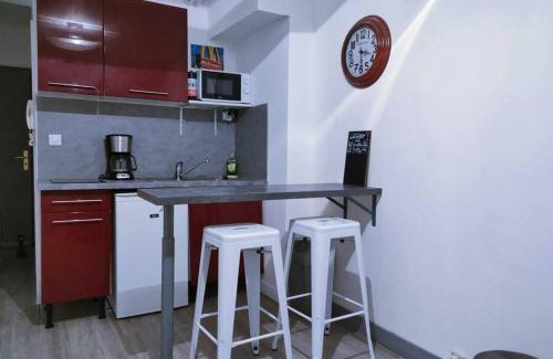 Beaulieu - Maladrerie - Saint-Paul Apartment | Studio & Parking privé proximité Hypercentre