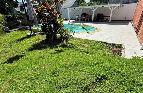 Pointe de la verdure Apartment | Studio pool in the center of the gullet