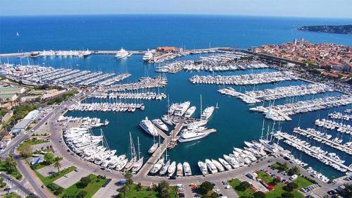 Antibes City Centre Apartment | STUDIO PORT VAUBAN vue port excellente situation climatisé Fibre