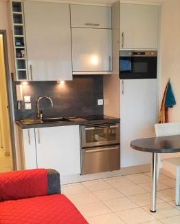 Antibes City Centre Apartment | STUDIO PORT VAUBAN vue port excellente situation climatisé Fibre