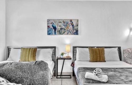 Downtown Hollywood Apartment | Studio Retreat With 2 Queen Beds Hollywood Blvd