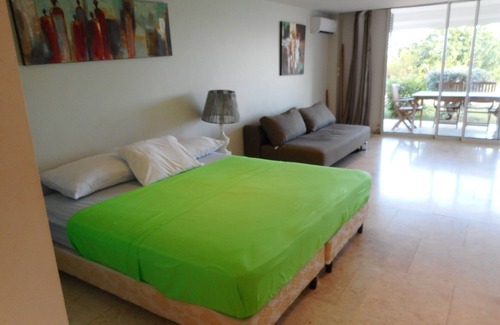 Cul de Sac Apartment | Studio sea view Antigua building Mt Vernon