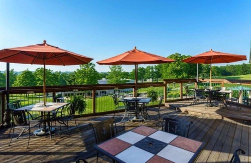 Cheat Lake Apartment | Studio w Indoor Pool & Spa Sauna at Lakeview Golf Resort