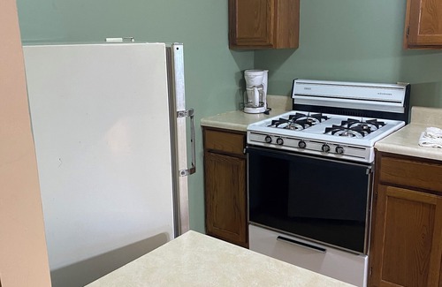 Golconda House | Studio w/ Full Kitchen - Peaceful Adventures Begin Here!