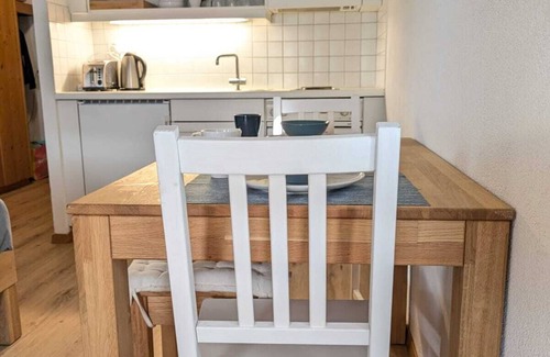 Aeschi bei Spiez Apartment | Studio with balcony+Niesen view+free parking near Interlaken Thunersee & Blausee