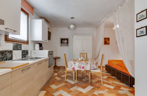 Pomarance Apartment | Studio with kitchen overlooking the pool garden