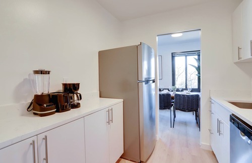 Court House Apartment | Studio with Park Views in Lively Clarendon!