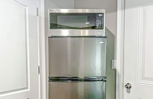 Town of Lloyd Apartment | Studio with private pool, firepit, cabana, grill, & washer/dryer-Dogs ok