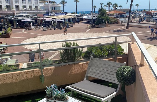 Saint-Nazaire Apartment | Studio with terrace overlooking sea, port and mountains.