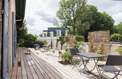 Floirac Apartment | Studio with terrace