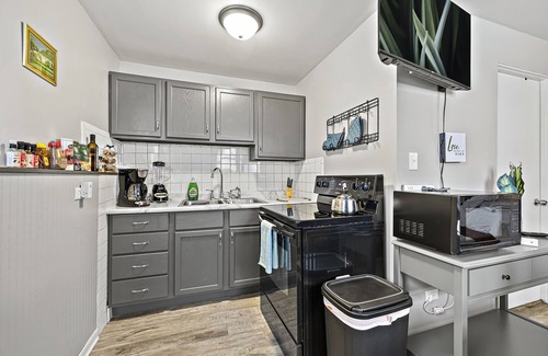 Aurora Apartment | Studio1116E/PetFriendly/WIFI/BigTV/PKG/nearDowntown Aurora.