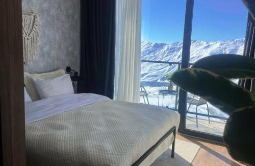 Kazbegi Apartment | Stuning views on mountains, gudauri
