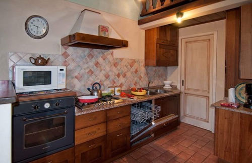 Castelnuovo di Garfagnana Villa | Stunning private villa for 6 guests with WIFI, private pool, TV, patio and panoramic view