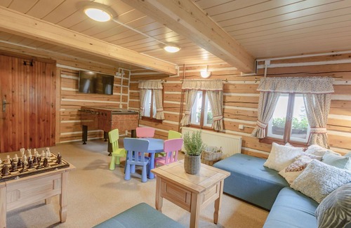 Pec pod Snezkou House | Stunning private villa for 23 people with WIFI, TV, terrace, pets allowed and panoramic view