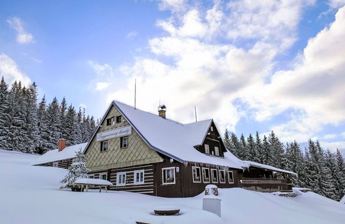 Pec pod Snezkou House | Stunning private villa for 23 people with WIFI, TV, terrace, pets allowed and panoramic view