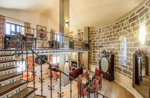 Avila Villa | Stunning 13th Century Luxury Villa* Garden & Pool