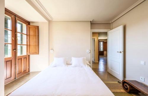 Avila Villa | Stunning 13th Century Luxury Villa* Garden & Pool