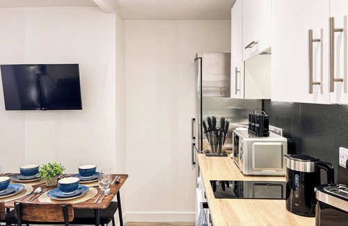 Wroxton Apartment | Stunning 2-bed Apartment in Banbury