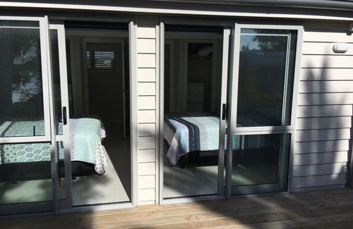 Ohope House | stunning 2 bedroom 2 bathroom holiday home with a kiwiana caravan for extra beds