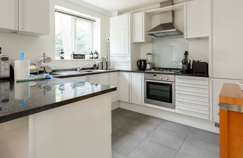 Sandbanks Apartment | Stunning 2 Bedroom Apt in Sandbanks with Beach Hut & Boat Access