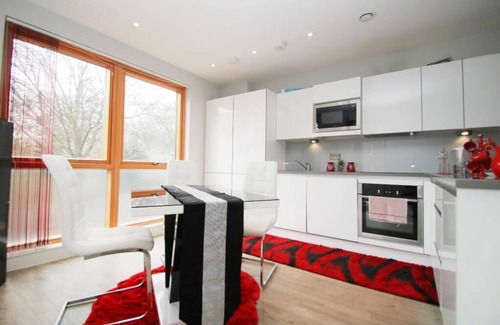 Acton Apartment | Stunning 2-bedroom flat in West London