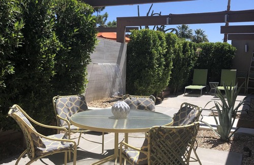 Racquet Club Estates Condo | Stunning 2 BR + Den Condo in Racquet Club Estates Area - Monthly Rental