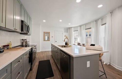 Clintonville Apartment | Stunning 2 BR - Parking and Walk to Park