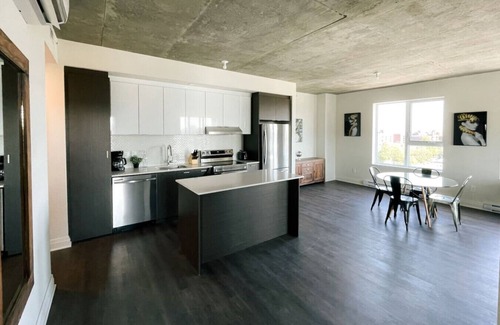 Saint-Laurent Condo | Stunning 2BR Apt with City Views, Near Place Vertu