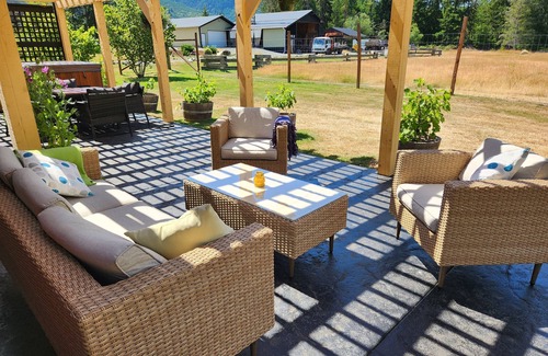 Lake Cowichan Cottage | Stunning 2BR cottage on Vancouver Island in Natural Adventure Paradise!
