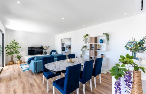 Olhos D'Agua Apartment | Stunning 3 BDR Flat W/Rooftop Pool by LovelyStay