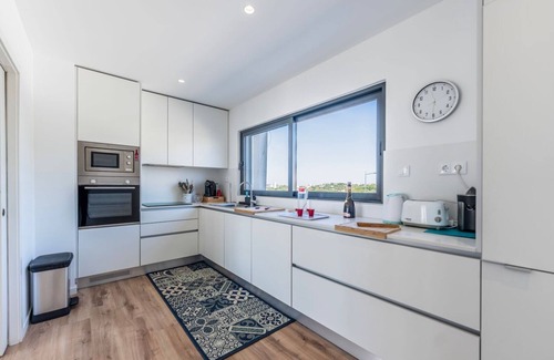 Olhos D'Agua Apartment | Stunning 3 BDR Flat W/Rooftop Pool by LovelyStay